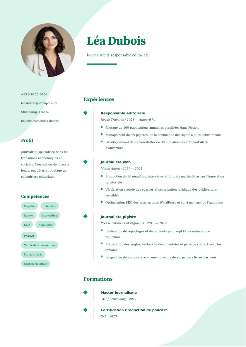 CV A4 de la famille Magazine Éditorial : colonne teintée à gauche, mise en page de revue.
